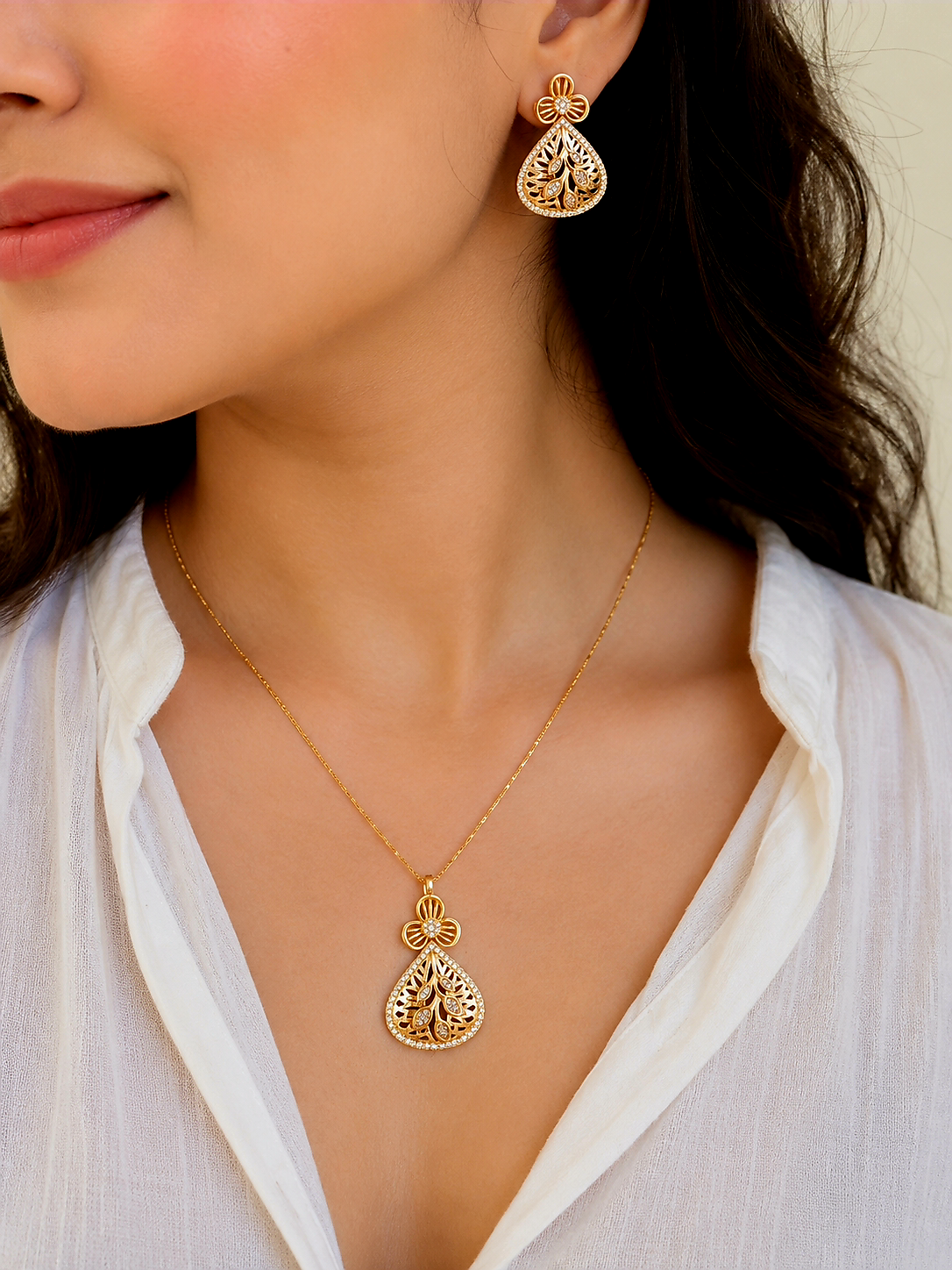 Elegant Gold Floral Teardrop Pendant & Earring Set