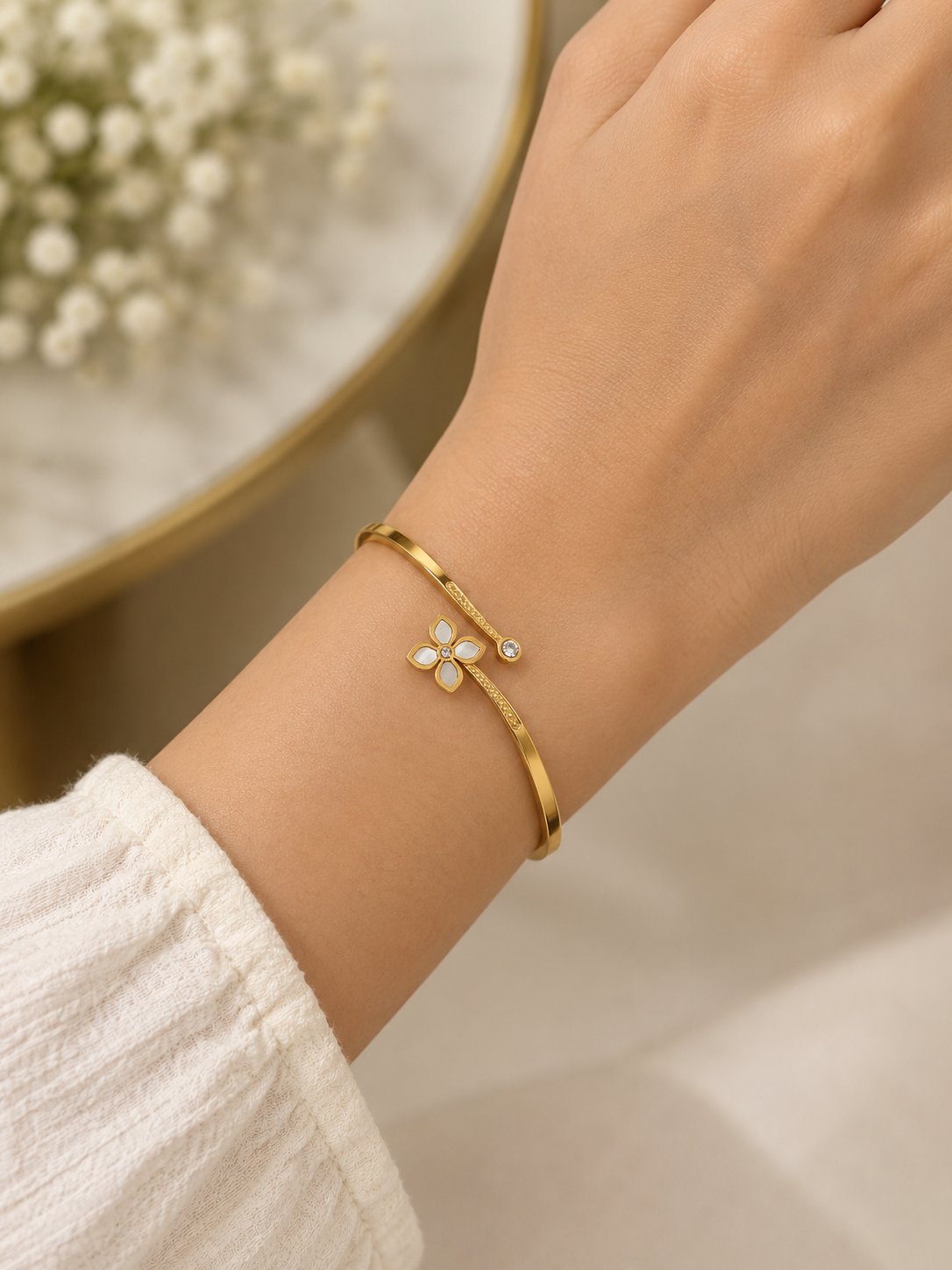 Elegant Gold Floral Bangle Bracelet