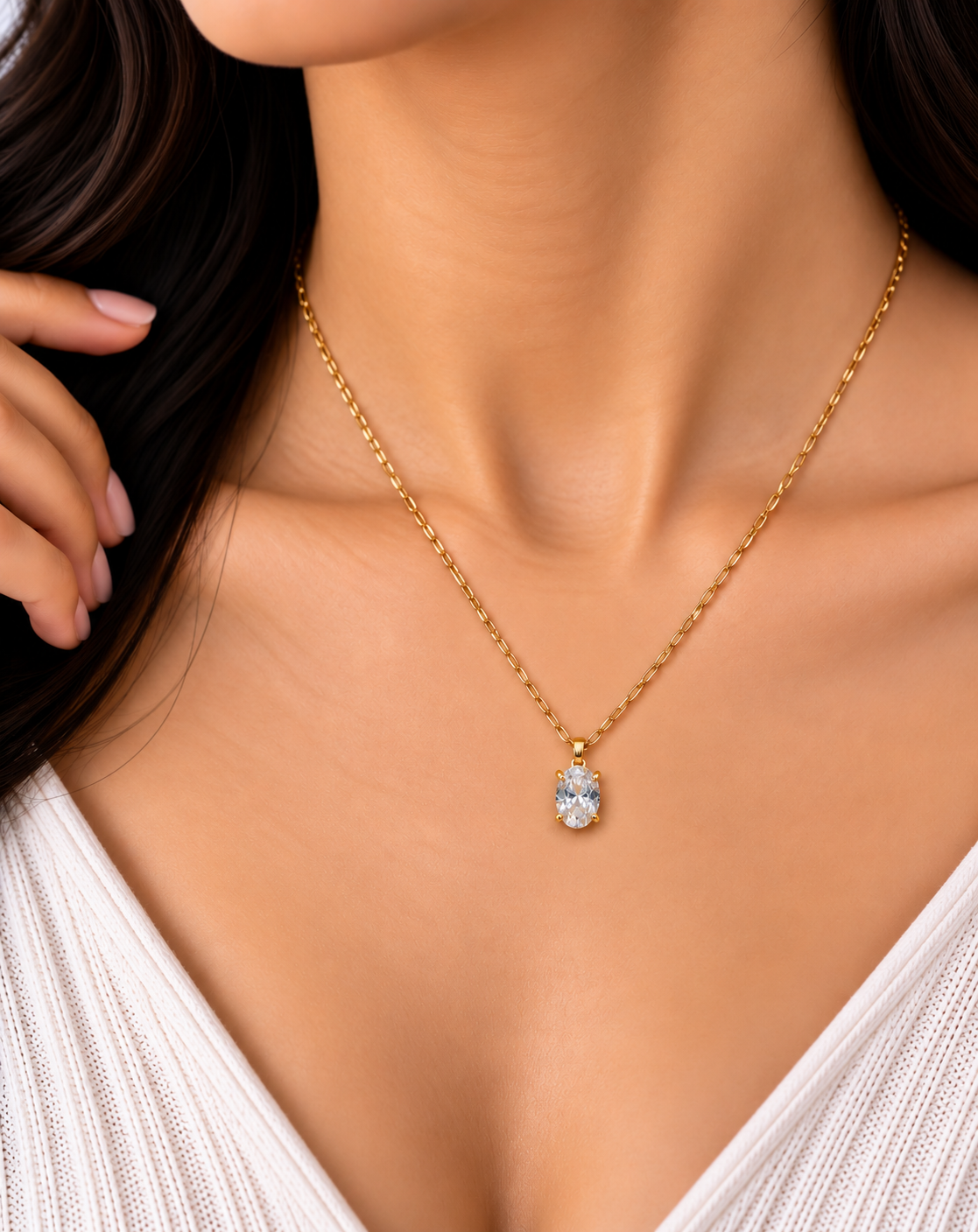 Elegant Gold Pendant Necklace