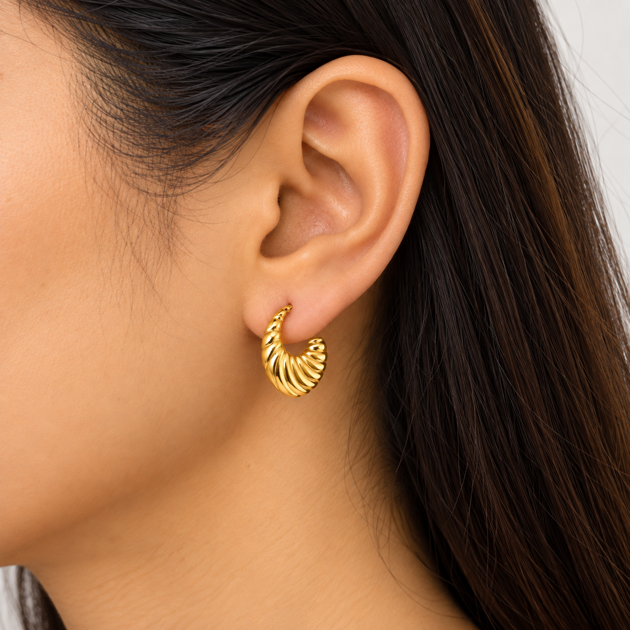 Sculpted Wave Gold Hoop Earring