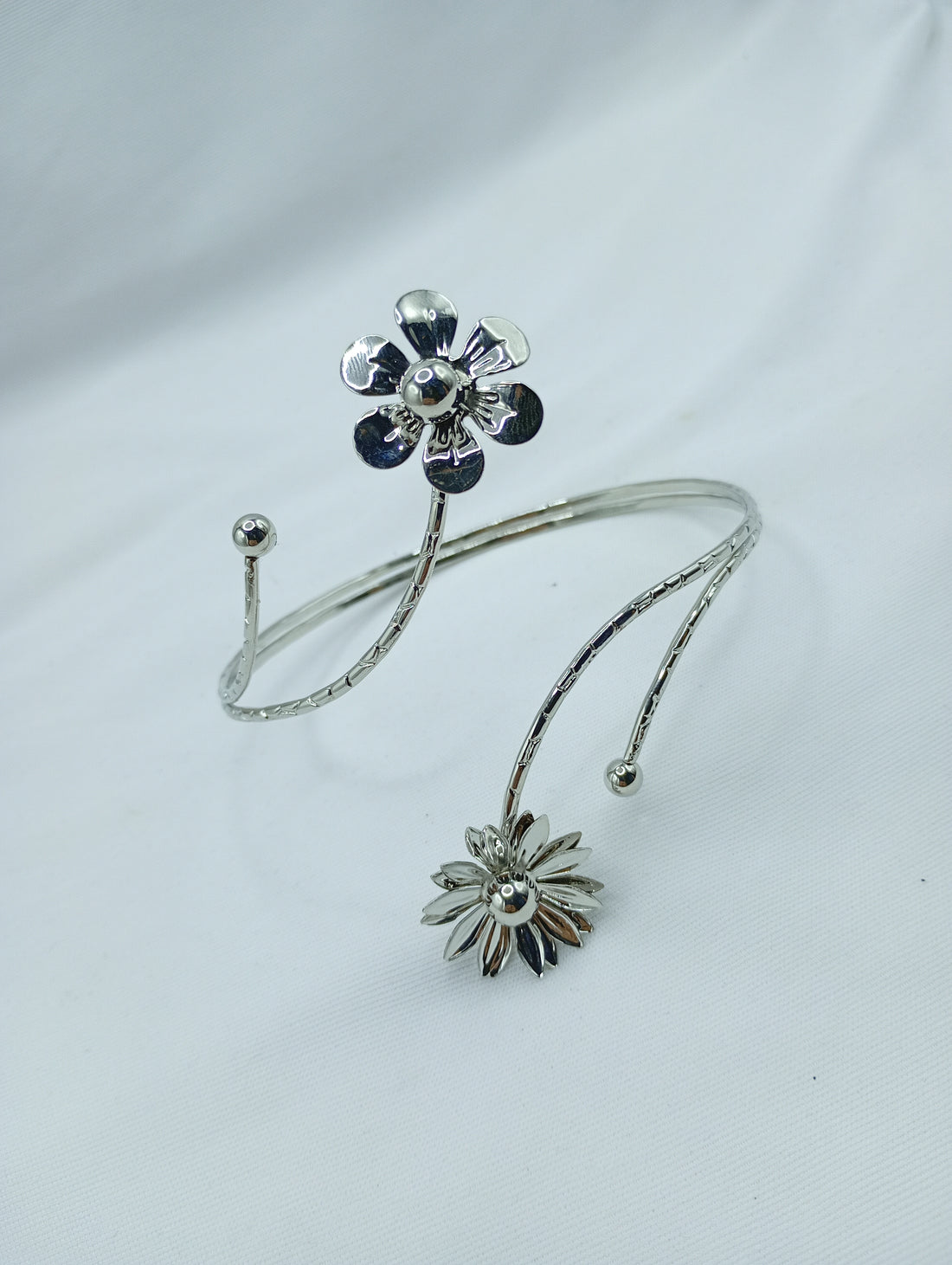 Dual Daisy Blossom Silver Upper Arm Cuff